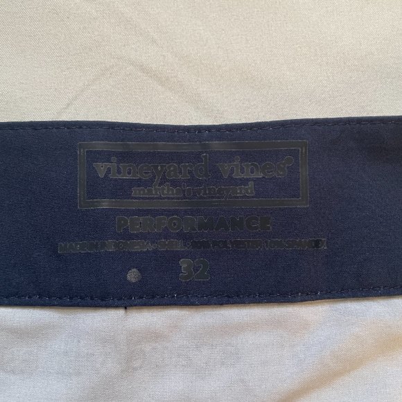 Vineyard Vines Men's *NWOT* 8" Performance Navy Mountain Camo Shorts, 32" Waist - Picture 4 of 9